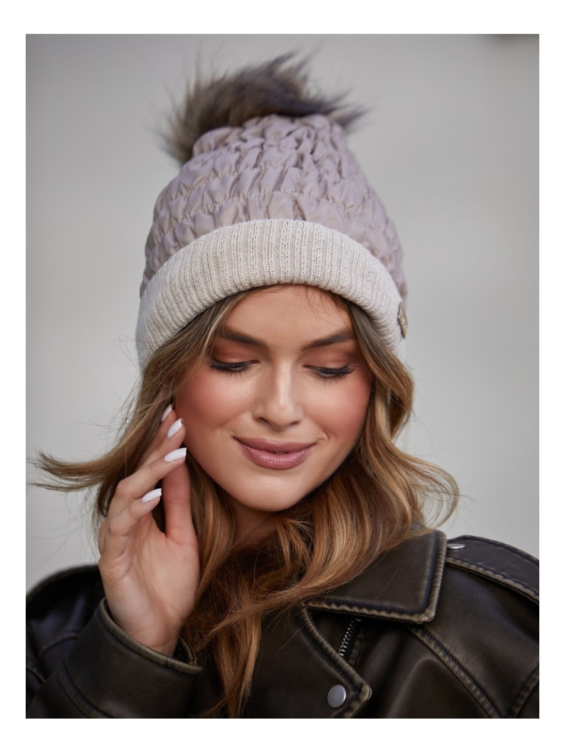 Wintermütze aus Baumwolle mit Bommel, beige C31 - Online-Shop - Boutique